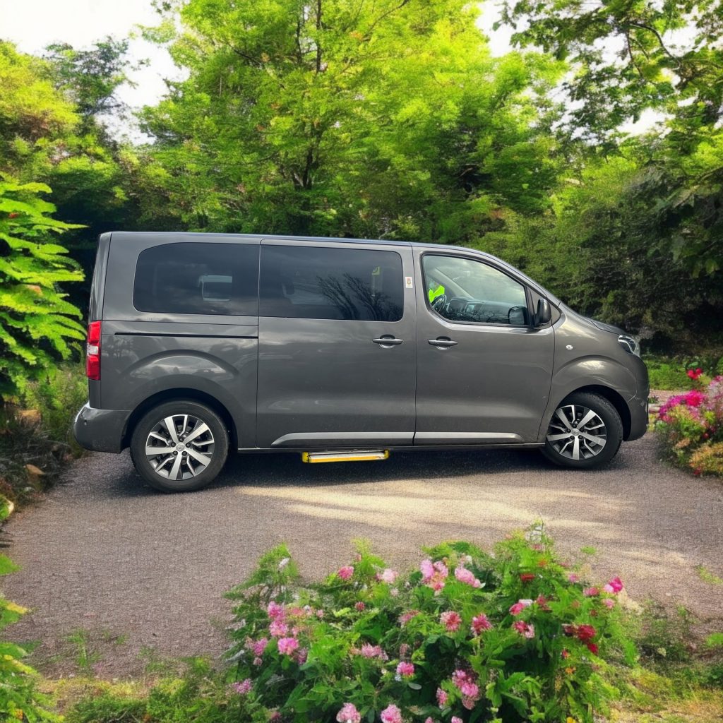 TRANSFER DESDE HOTELES Y ALBERGUES DE SANTIAGO HASTA SARRIA